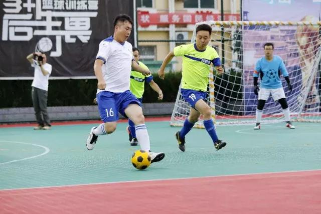 比尔·西蒙斯：约基奇在我这的排名下降了两位 排在历史第14位