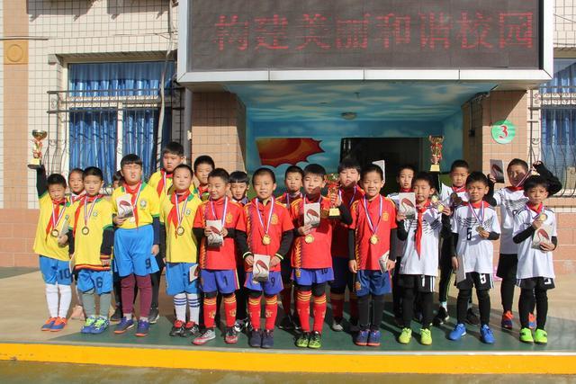 王哲林8分上海力克江苏获首胜 崔晓龙空砍24分