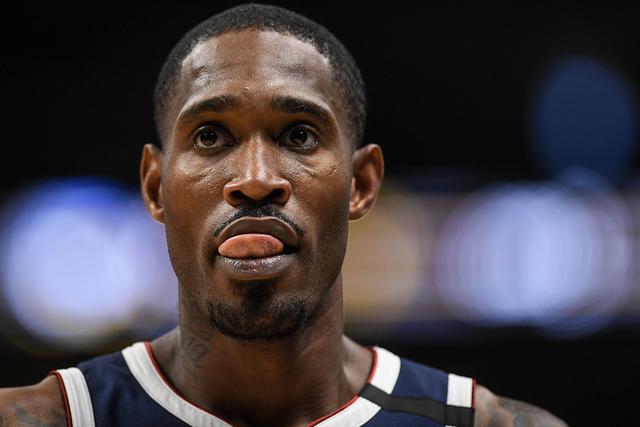 赵继伟18+10辽宁8人上双大胜深圳 总分2-0领先